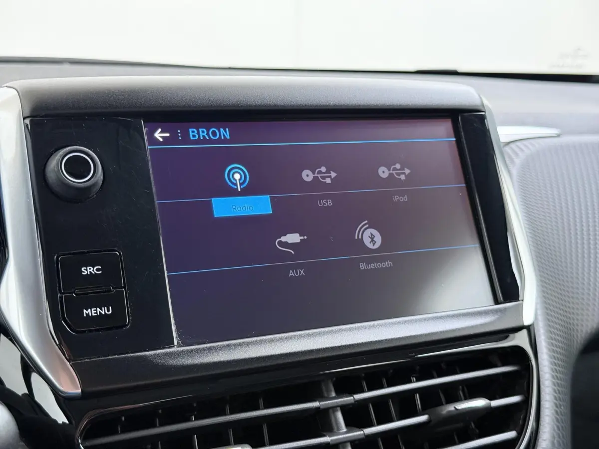 1.2 PureTech Allure | Navigatie | Parkeersensoren achter | Cruise Control | 16'' Lichtmetalen velgen |