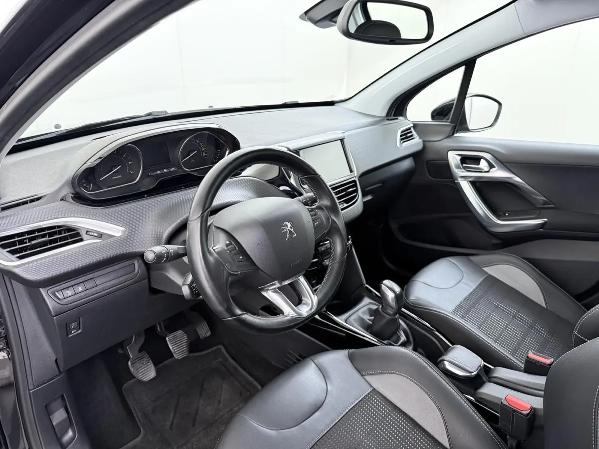 1.2 PureTech Allure | Navigatie | Parkeersensoren achter | Cruise Control | 16'' Lichtmetalen velgen |