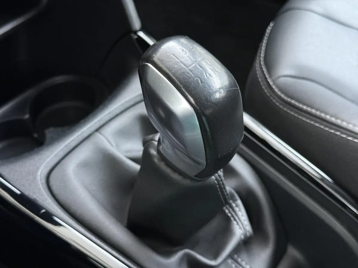 1.2 PureTech Allure | Navigatie | Parkeersensoren achter | Cruise Control | 16'' Lichtmetalen velgen |