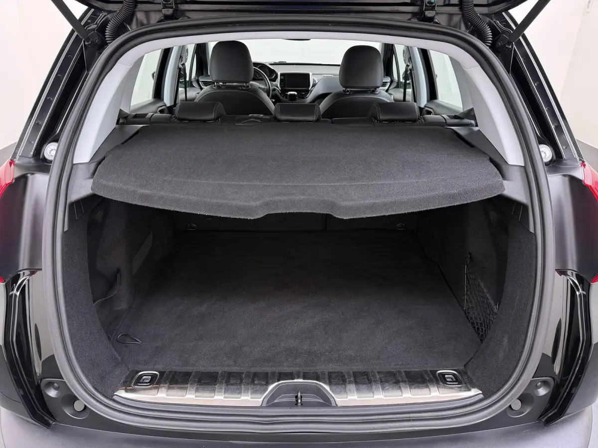 1.2 PureTech Allure | Navigatie | Parkeersensoren achter | Cruise Control | 16'' Lichtmetalen velgen |