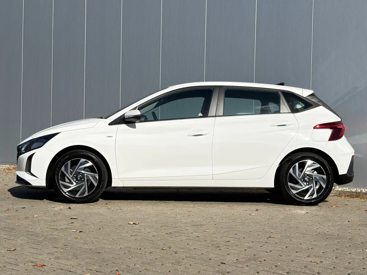1.0 T-GDI 100pk Comfort | Airco | Camera | Carplay | Cruise control | Dodehoek detectie | Navigatie | Parkeersensoren | Digitaal cockpit | Lichtmetalen velgen