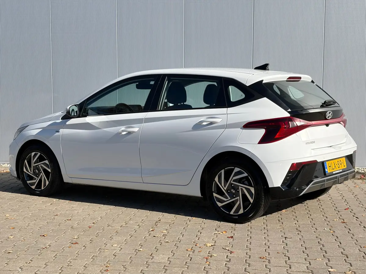 1.0 T-GDI 100pk Comfort | Airco | Camera | Carplay | Cruise control | Dodehoek detectie | Navigatie | Parkeersensoren | Digitaal cockpit | Lichtmetalen velgen