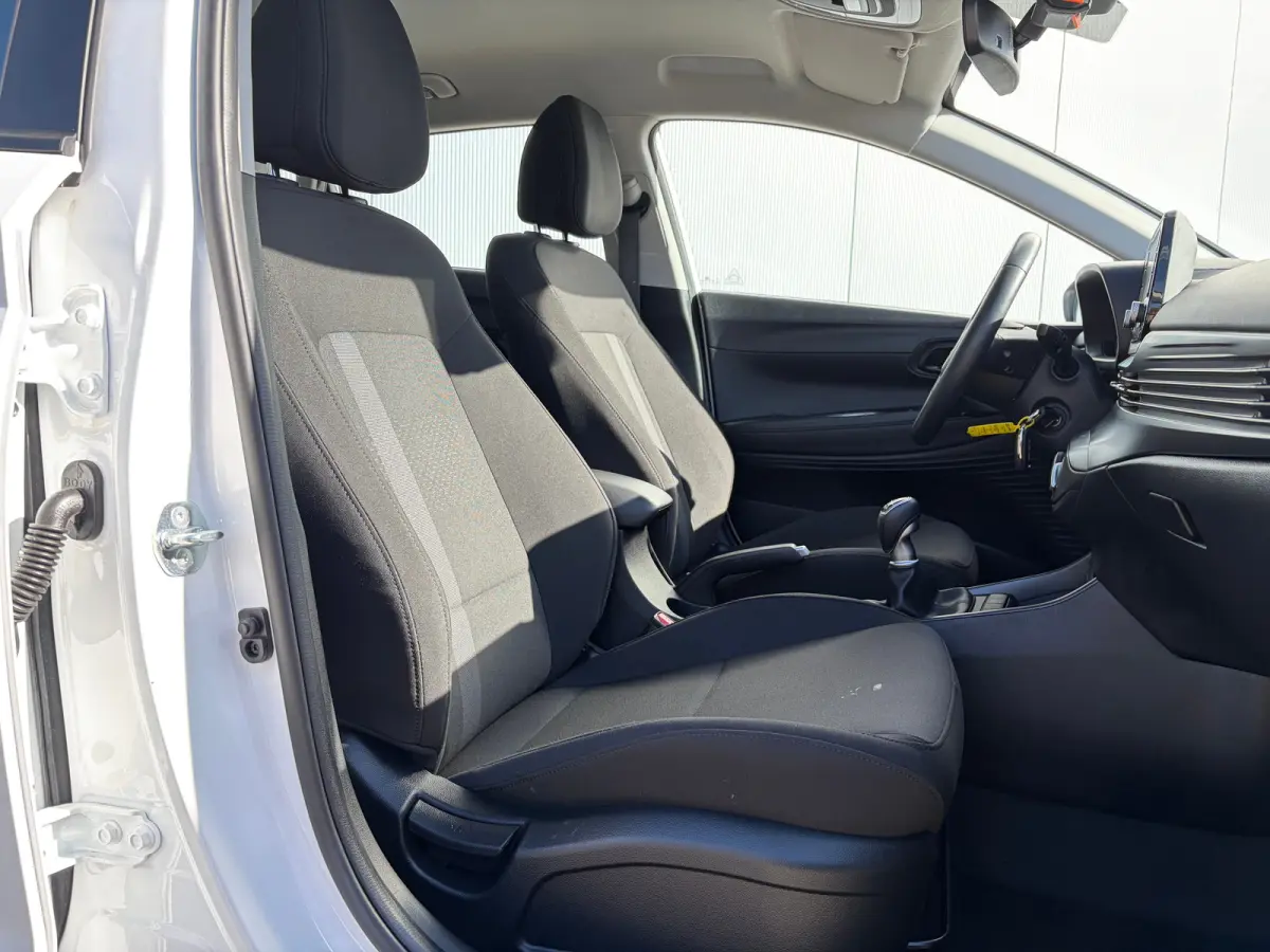 1.0 T-GDI 100pk Comfort | Airco | Camera | Carplay | Cruise control | Dodehoek detectie | Navigatie | Parkeersensoren | Digitaal cockpit | Lichtmetalen velgen