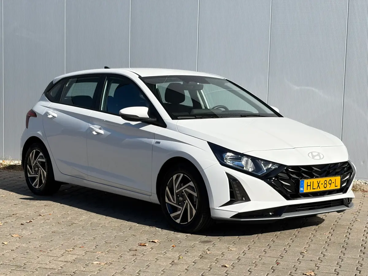 1.0 T-GDI 100pk Comfort | Airco | Camera | Carplay | Cruise control | Dodehoek detectie | Navigatie | Parkeersensoren | Digitaal cockpit | Lichtmetalen velgen