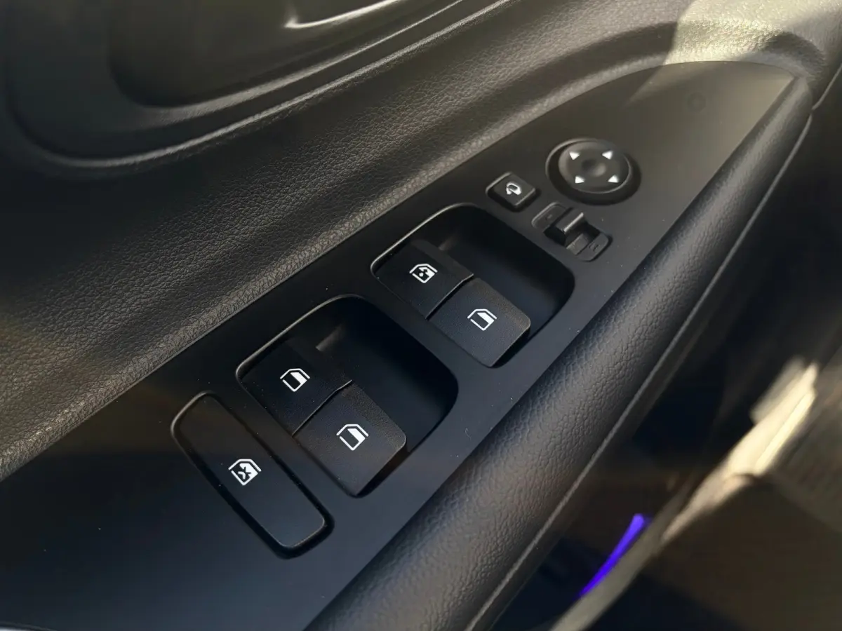 1.0 T-GDI 100pk Comfort | Airco | Camera | Carplay | Cruise control | Dodehoek detectie | Navigatie | Parkeersensoren | Digitaal cockpit | Lichtmetalen velgen