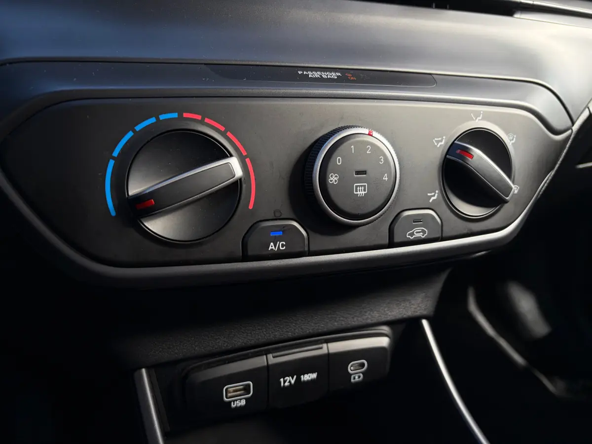 1.0 T-GDI 100pk Comfort | Airco | Camera | Carplay | Cruise control | Dodehoek detectie | Navigatie | Parkeersensoren | Digitaal cockpit | Lichtmetalen velgen