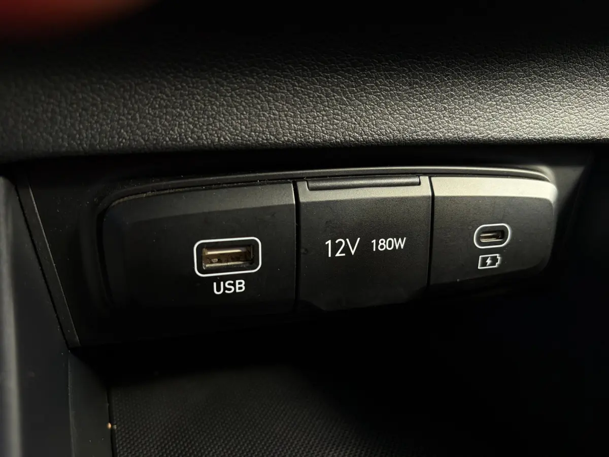 1.0 T-GDI 100pk Comfort | Airco | Camera | Carplay | Cruise control | Dodehoek detectie | Navigatie | Parkeersensoren | Digitaal cockpit | Lichtmetalen velgen