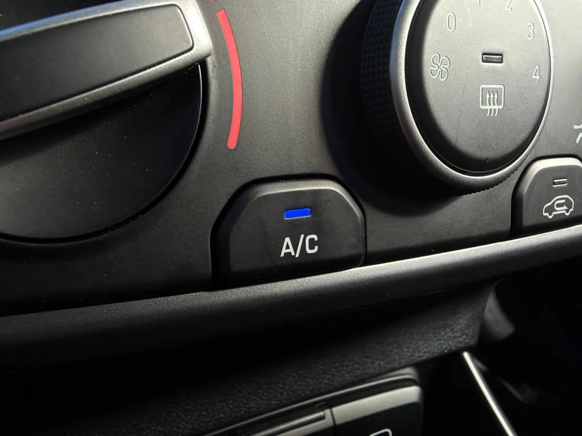 1.0 T-GDI 100pk Comfort | Airco | Camera | Carplay | Cruise control | Dodehoek detectie | Navigatie | Parkeersensoren | Digitaal cockpit | Lichtmetalen velgen