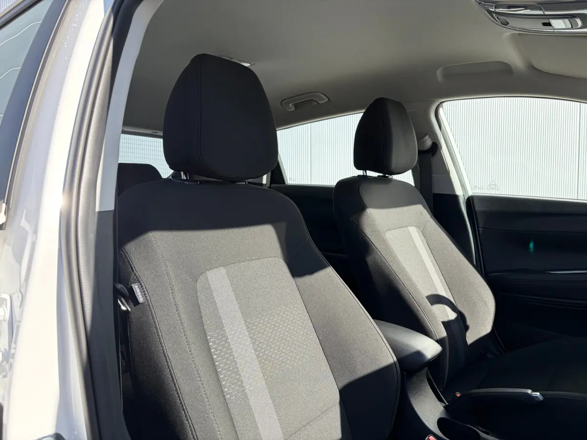1.0 T-GDI 100pk Comfort | Airco | Camera | Carplay | Cruise control | Dodehoek detectie | Navigatie | Parkeersensoren | Digitaal cockpit | Lichtmetalen velgen