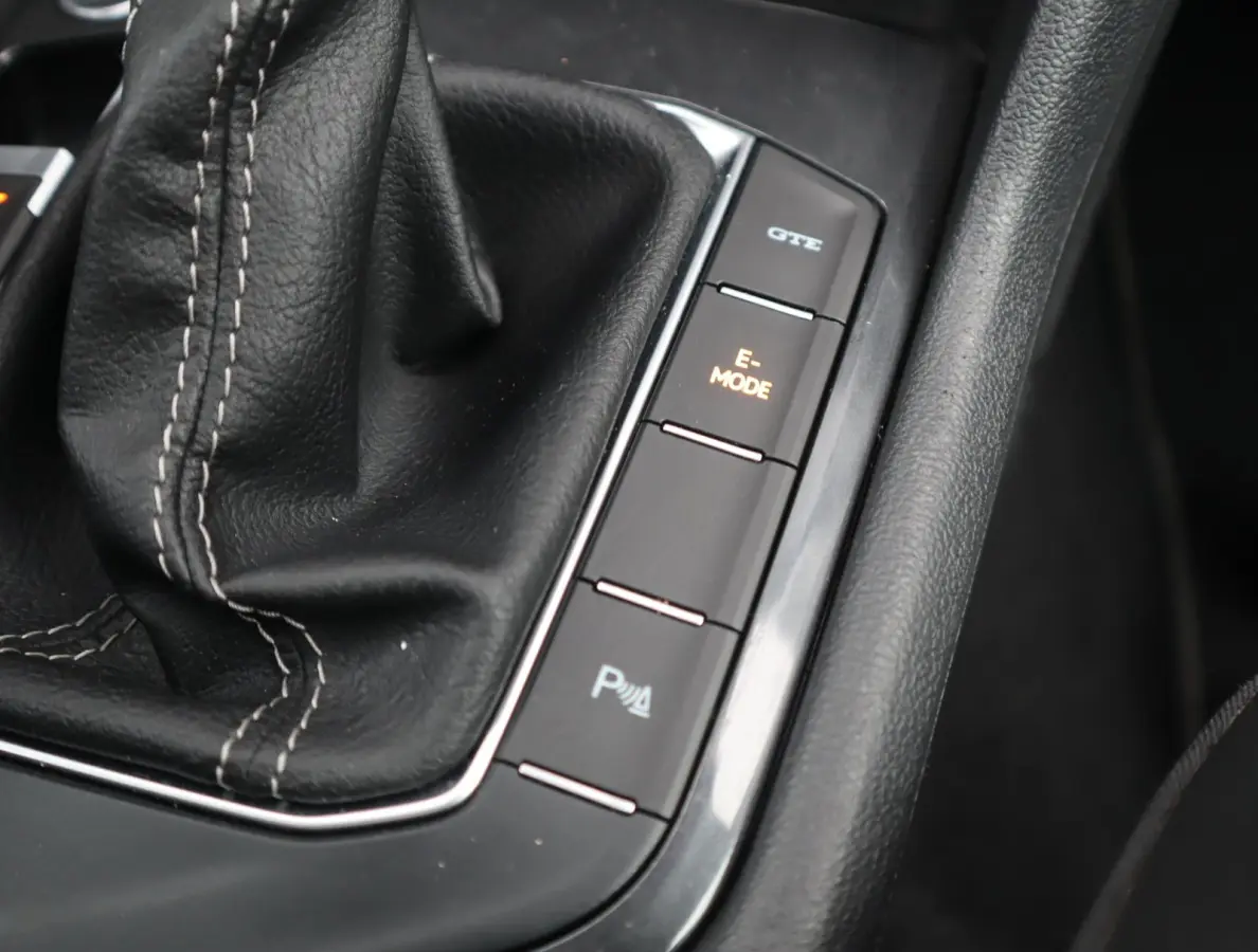 1.4 TSI eHybrid R-Line Business+ | Pano | Camera | Trekhaak