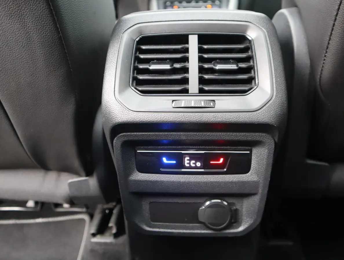 1.4 TSI eHybrid R-Line Business+ | Pano | Camera | Trekhaak