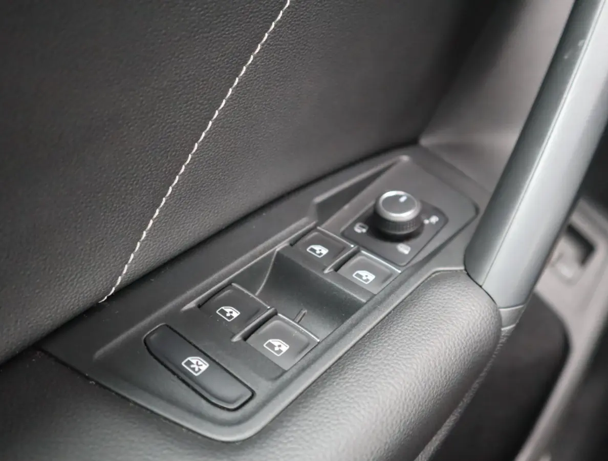 1.4 TSI eHybrid R-Line Business+ | Pano | Camera | Trekhaak