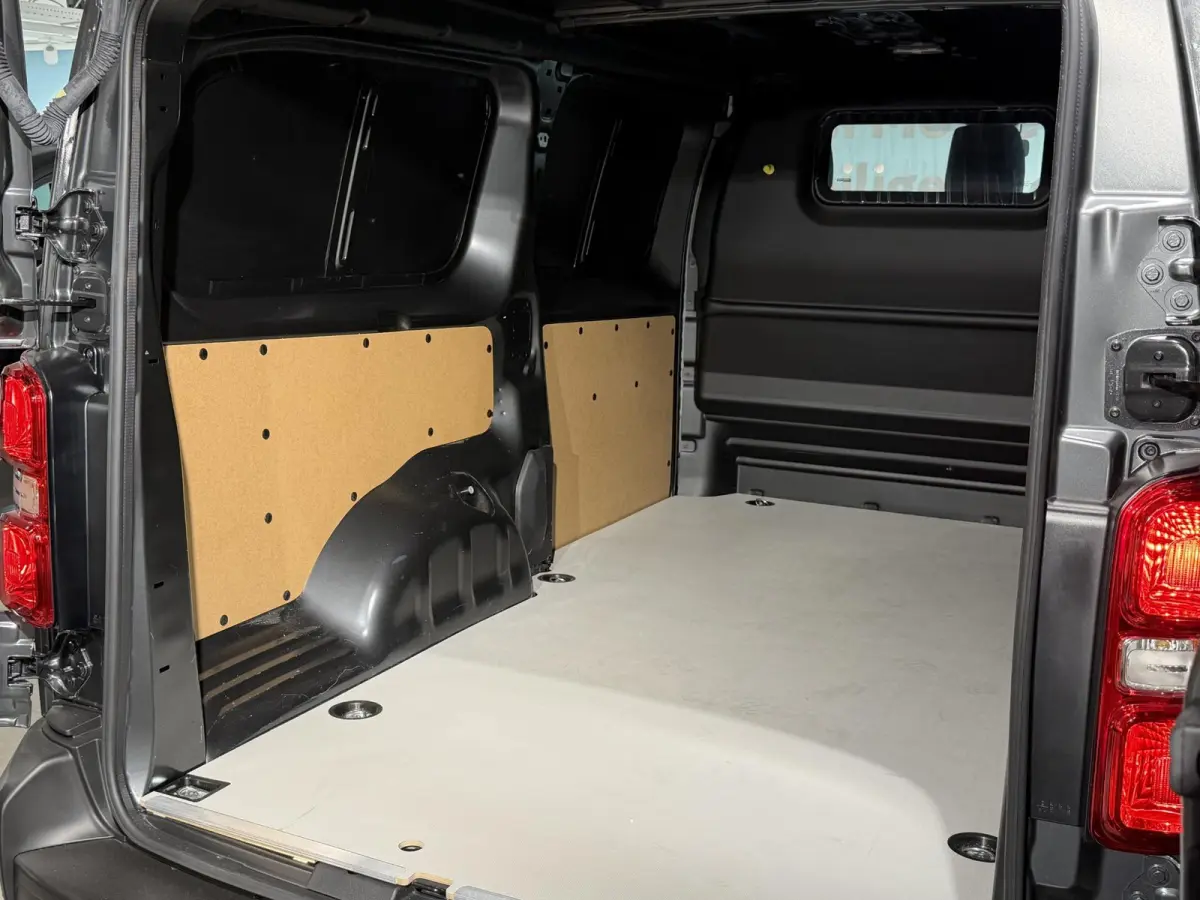 2.0 BlueHDI 145 S&S L3 | BPM VRIJ | DIRECT LEVERBAAR | Automaat | Cruise Control |Lichtmetalen velgen 17Inch | Houten Laadvloer