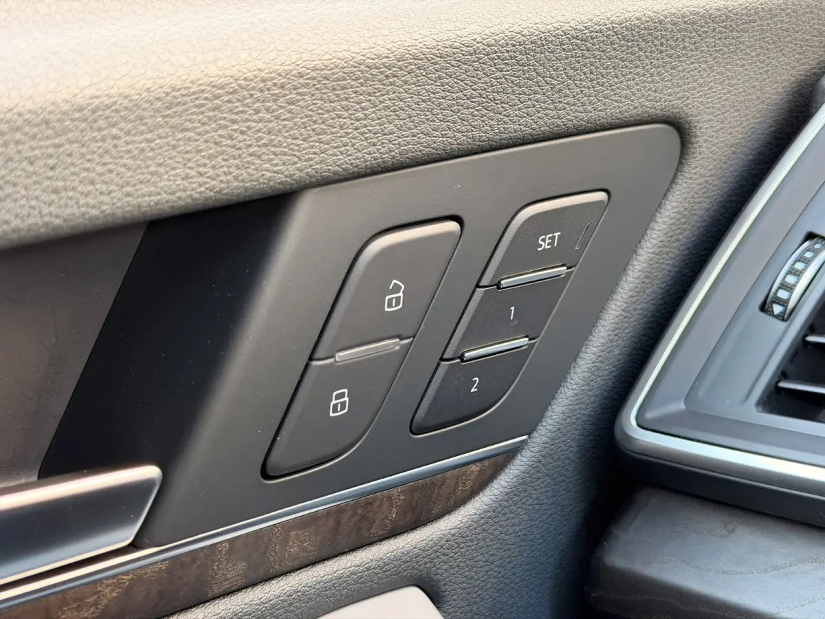 2.0 TFSI S-Line Pano Leder CarPlay Camera B&O HUD Keyless 20''