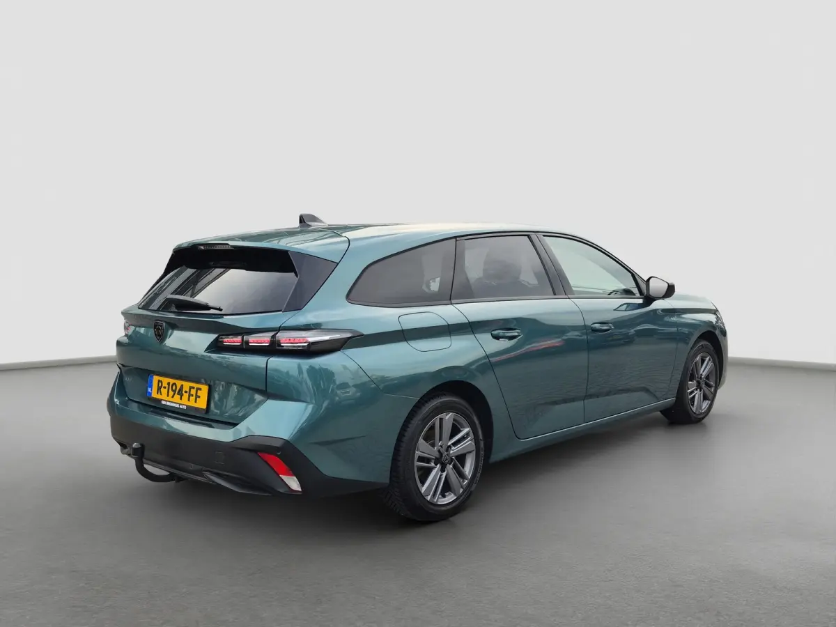 1.2 PureTech Active Pack Business | Stoelverwarming | Trekhaak | Distributie vervangen | LED | Carplay/android auto |