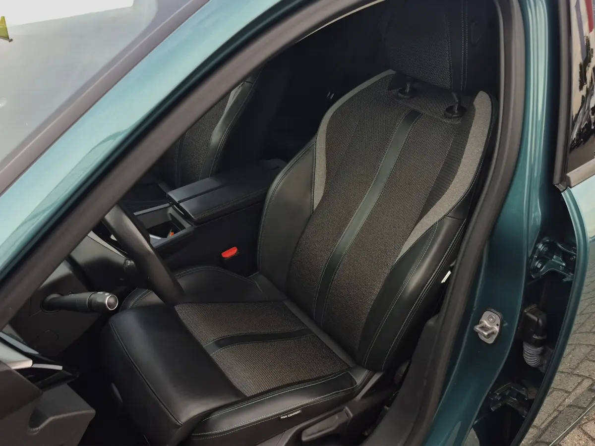 1.2 PureTech Active Pack Business | Stoelverwarming | Trekhaak | Distributie vervangen | LED | Carplay/android auto |