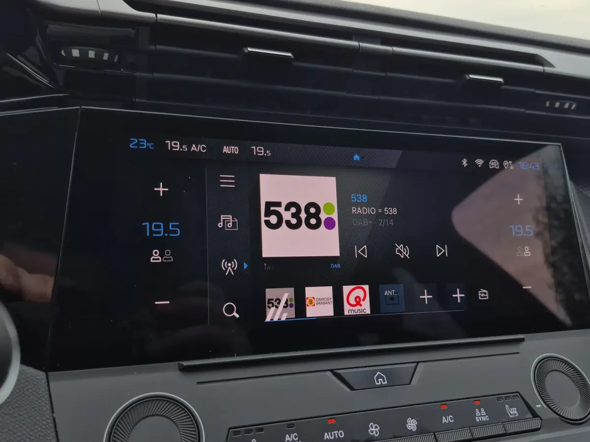 1.2 PureTech Active Pack Business | Stoelverwarming | Trekhaak | Distributie vervangen | LED | Carplay/android auto |