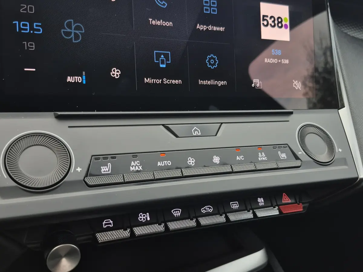 1.2 PureTech Active Pack Business | Stoelverwarming | Trekhaak | Distributie vervangen | LED | Carplay/android auto |