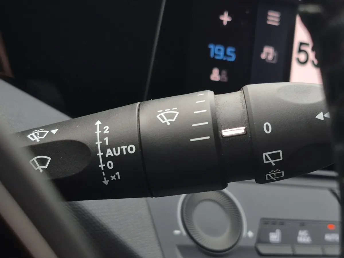 1.2 PureTech Active Pack Business | Stoelverwarming | Trekhaak | Distributie vervangen | LED | Carplay/android auto |