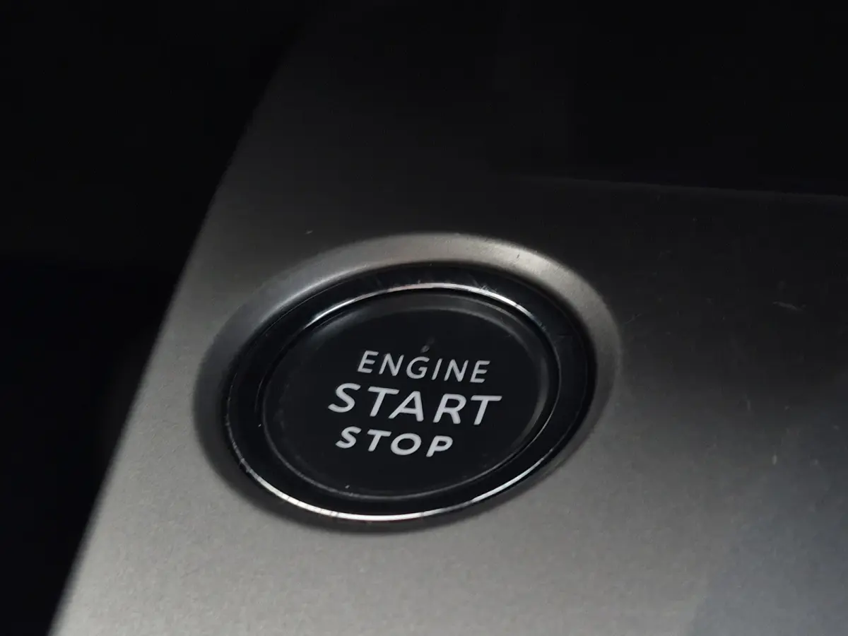 1.2 PureTech Active Pack Business | Stoelverwarming | Trekhaak | Distributie vervangen | LED | Carplay/android auto |
