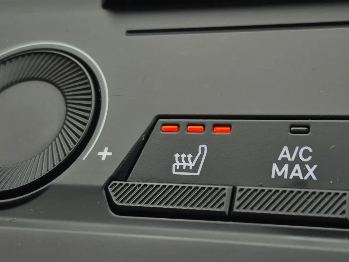 1.2 PureTech Active Pack Business | Stoelverwarming | Trekhaak | Distributie vervangen | LED | Carplay/android auto |