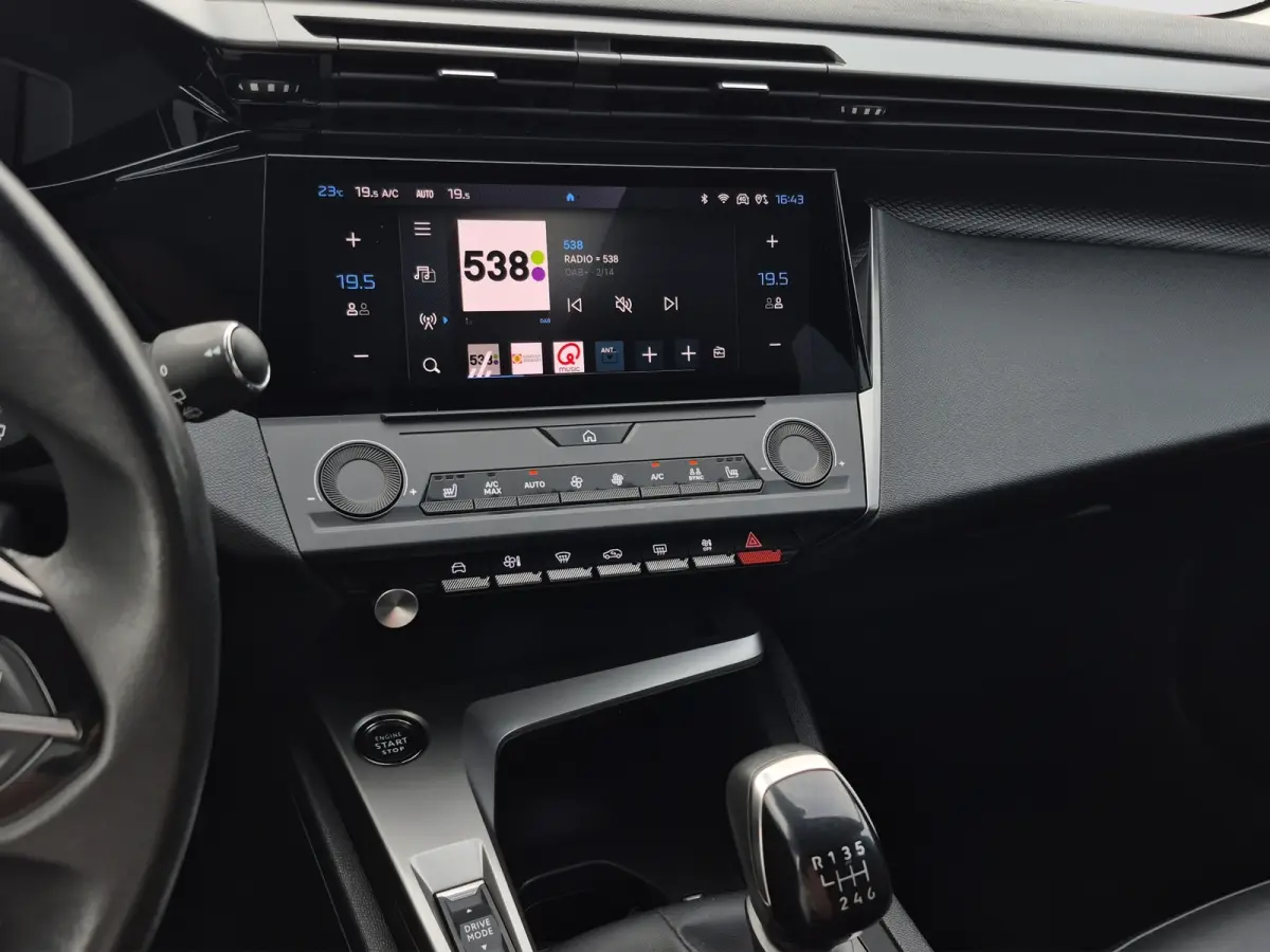 1.2 PureTech Active Pack Business | Stoelverwarming | Trekhaak | Distributie vervangen | LED | Carplay/android auto |