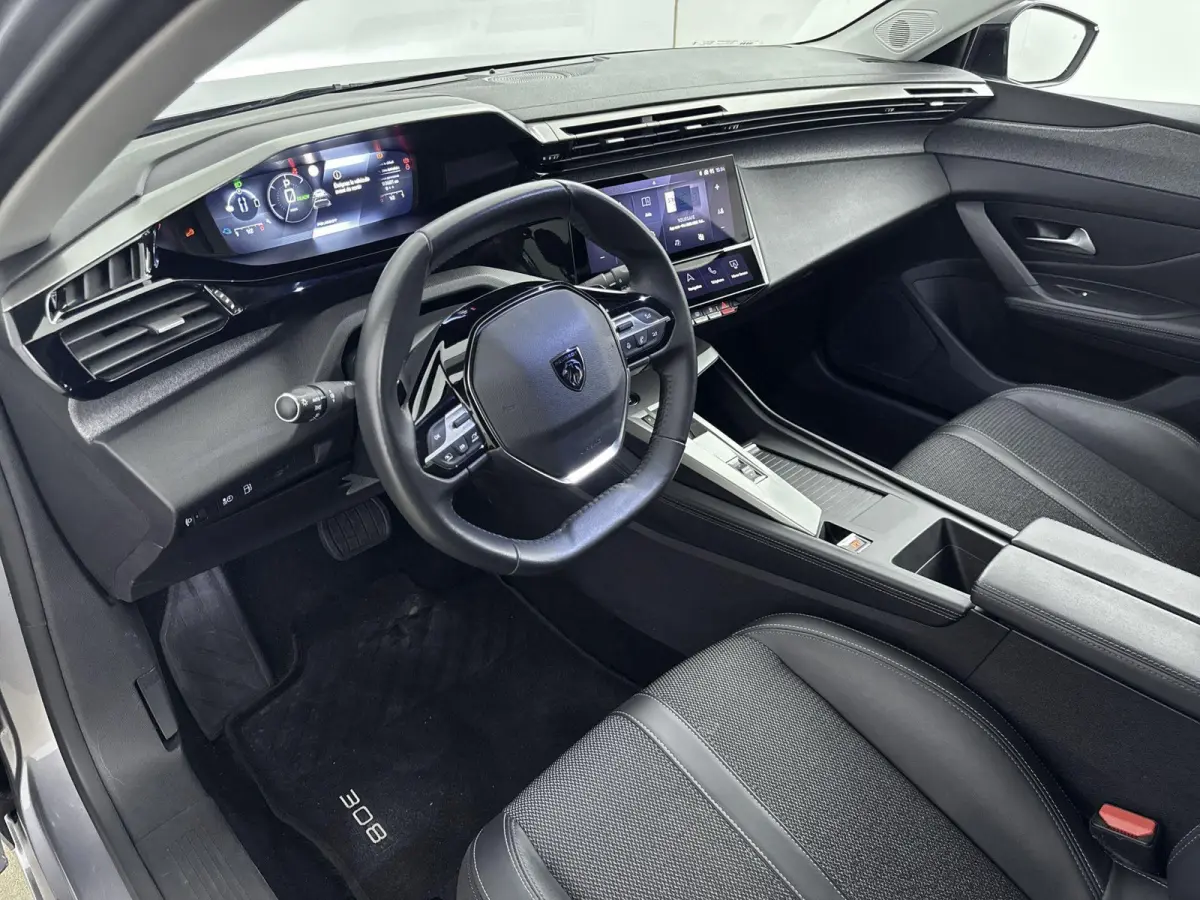 Plug-in Hybrid 180pk Allure | Navigatie | Camera | CarPlay | Dodehoekbewaking | Adaptieve Cruise Control