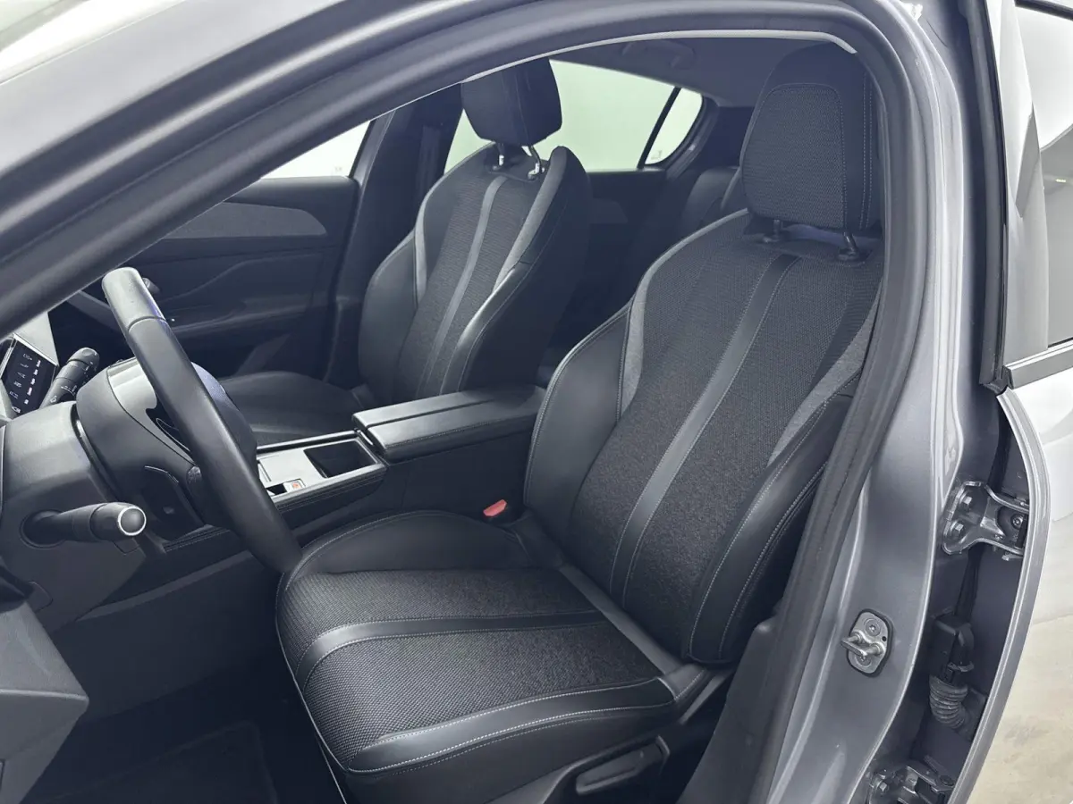 Plug-in Hybrid 180pk Allure | Navigatie | Camera | CarPlay | Dodehoekbewaking | Adaptieve Cruise Control