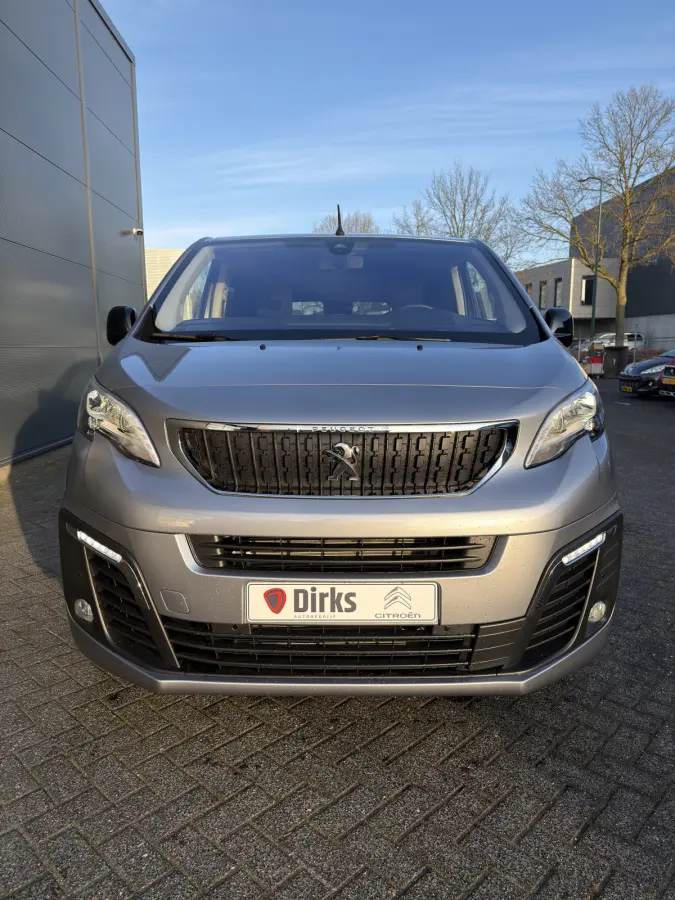 DC 75 kWh (Stoelverwarming - 2x Schuifdeuren - Keyless Entry - Laadruimte betimmering - Automatische Airco - Navigatie - Parkeersensoren V+A - Apple Carplay)