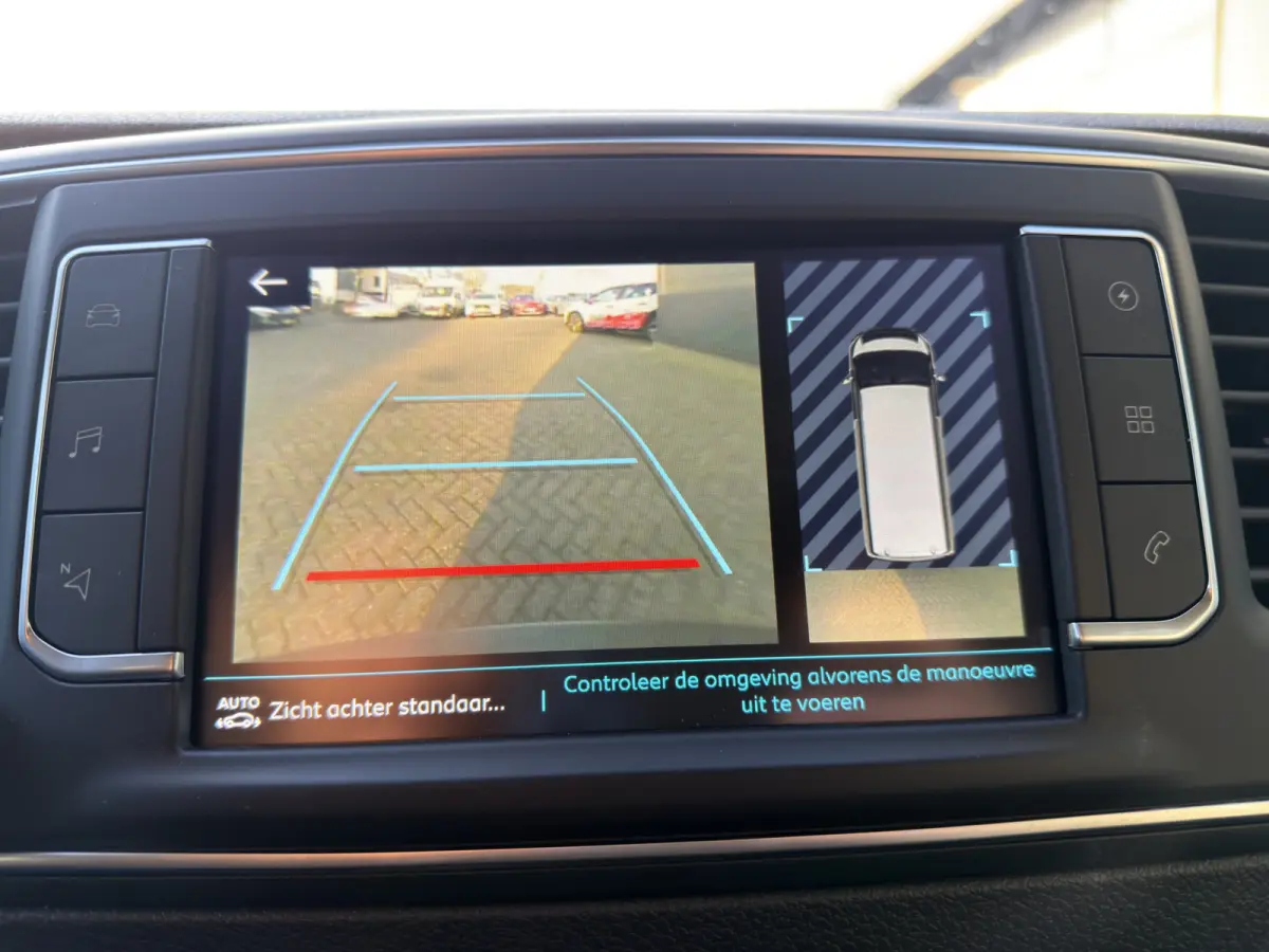 DC 75 kWh (Stoelverwarming - 2x Schuifdeuren - Keyless Entry - Laadruimte betimmering - Automatische Airco - Navigatie - Parkeersensoren V+A - Apple Carplay)