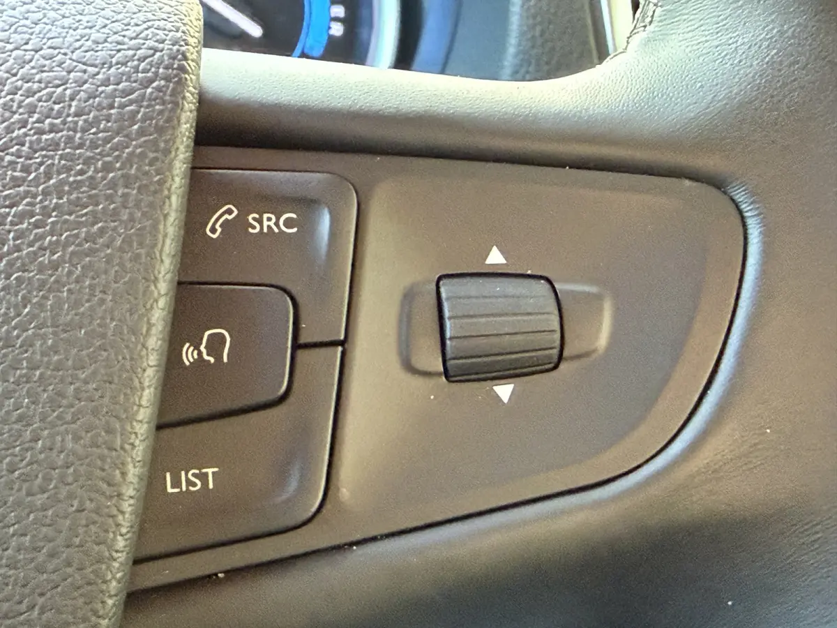 DC 75 kWh (Stoelverwarming - 2x Schuifdeuren - Keyless Entry - Laadruimte betimmering - Automatische Airco - Navigatie - Parkeersensoren V+A - Apple Carplay)