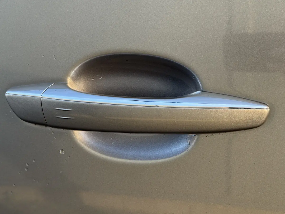 DC 75 kWh (Stoelverwarming - 2x Schuifdeuren - Keyless Entry - Laadruimte betimmering - Automatische Airco - Navigatie - Parkeersensoren V+A - Apple Carplay)