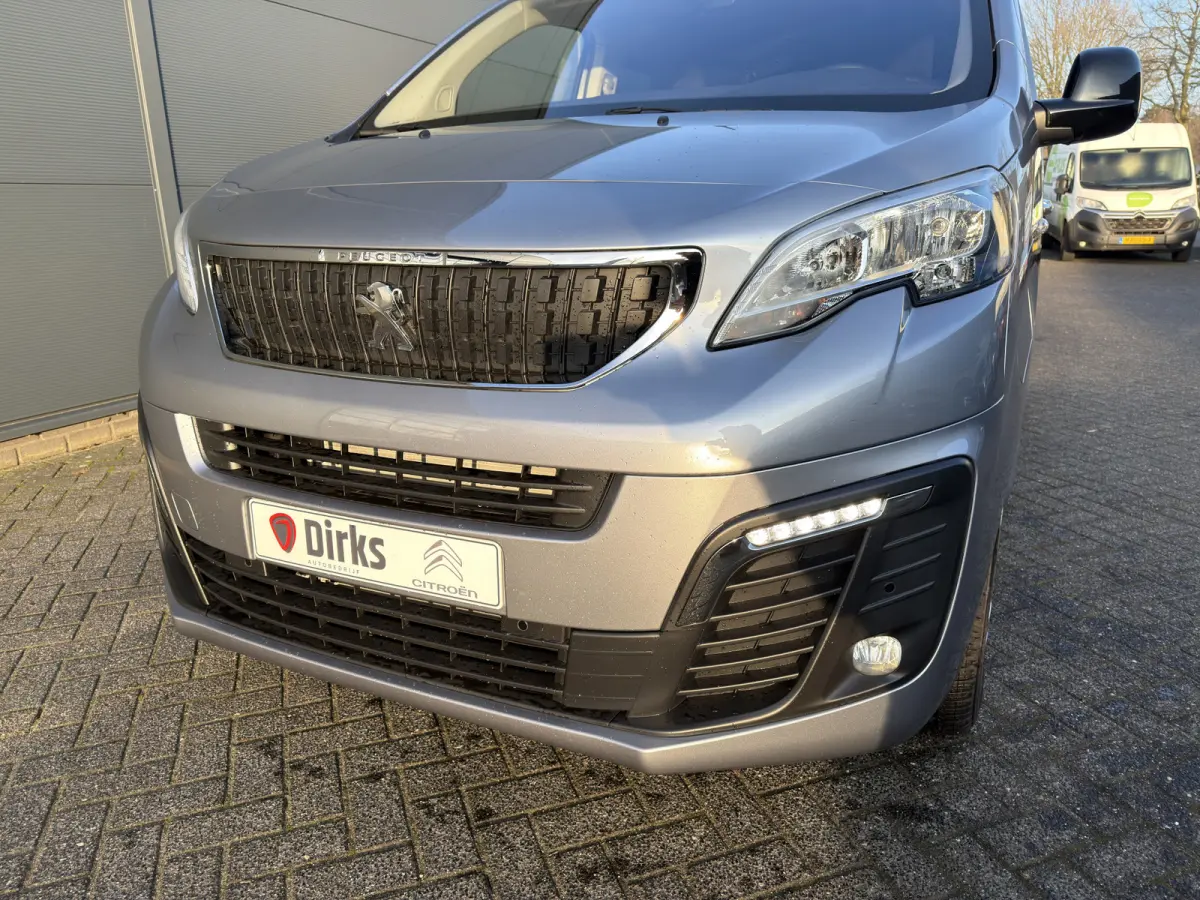 DC 75 kWh (Stoelverwarming - 2x Schuifdeuren - Keyless Entry - Laadruimte betimmering - Automatische Airco - Navigatie - Parkeersensoren V+A - Apple Carplay)