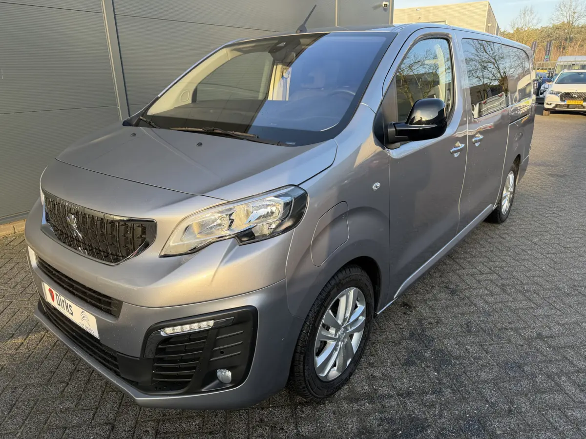 DC 75 kWh (Stoelverwarming - 2x Schuifdeuren - Keyless Entry - Laadruimte betimmering - Automatische Airco - Navigatie - Parkeersensoren V+A - Apple Carplay)