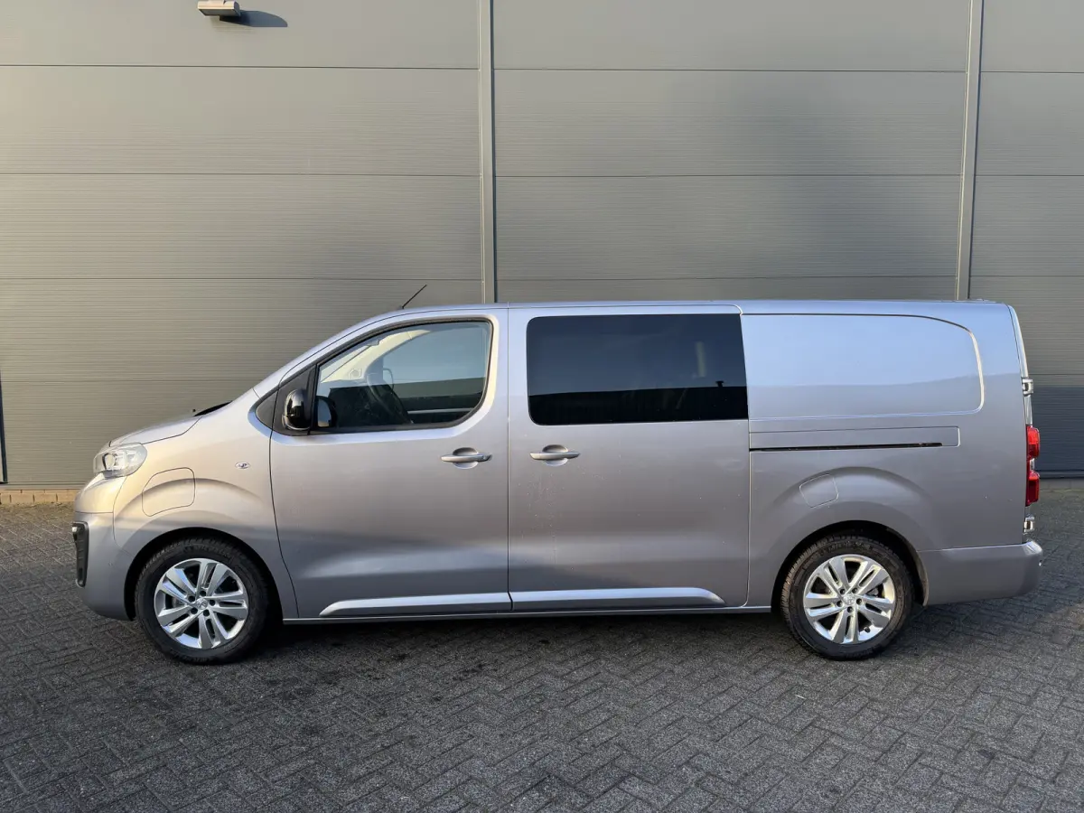 DC 75 kWh (Stoelverwarming - 2x Schuifdeuren - Keyless Entry - Laadruimte betimmering - Automatische Airco - Navigatie - Parkeersensoren V+A - Apple Carplay)