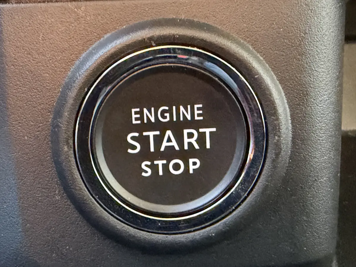 DC 75 kWh (Stoelverwarming - 2x Schuifdeuren - Keyless Entry - Laadruimte betimmering - Automatische Airco - Navigatie - Parkeersensoren V+A - Apple Carplay)