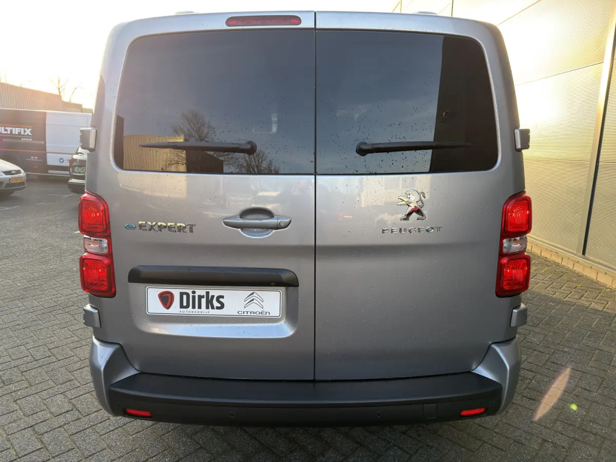 DC 75 kWh (Stoelverwarming - 2x Schuifdeuren - Keyless Entry - Laadruimte betimmering - Automatische Airco - Navigatie - Parkeersensoren V+A - Apple Carplay)