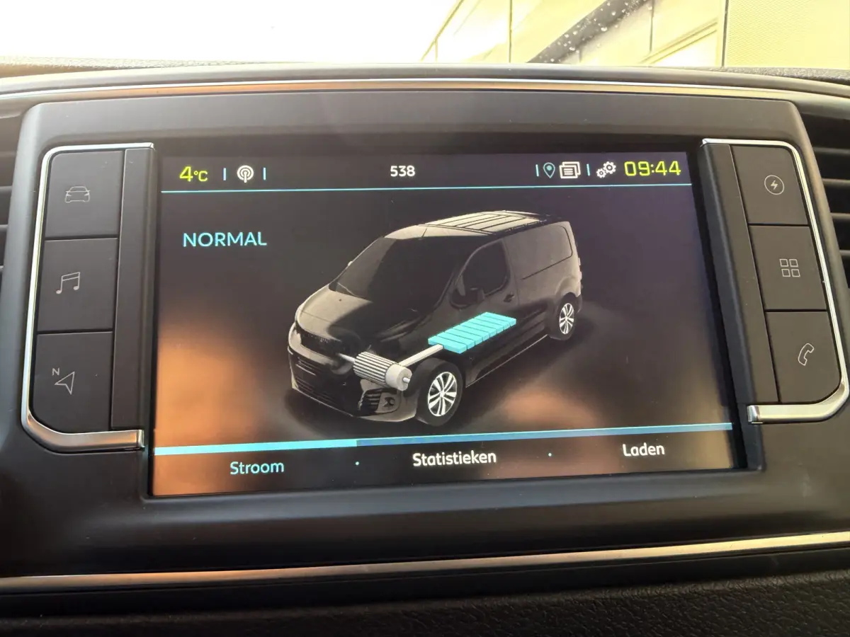 DC 75 kWh (Stoelverwarming - 2x Schuifdeuren - Keyless Entry - Laadruimte betimmering - Automatische Airco - Navigatie - Parkeersensoren V+A - Apple Carplay)