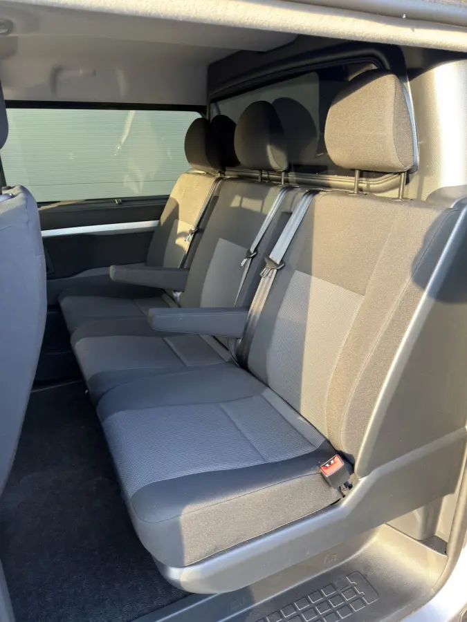 DC 75 kWh (Stoelverwarming - 2x Schuifdeuren - Keyless Entry - Laadruimte betimmering - Automatische Airco - Navigatie - Parkeersensoren V+A - Apple Carplay)