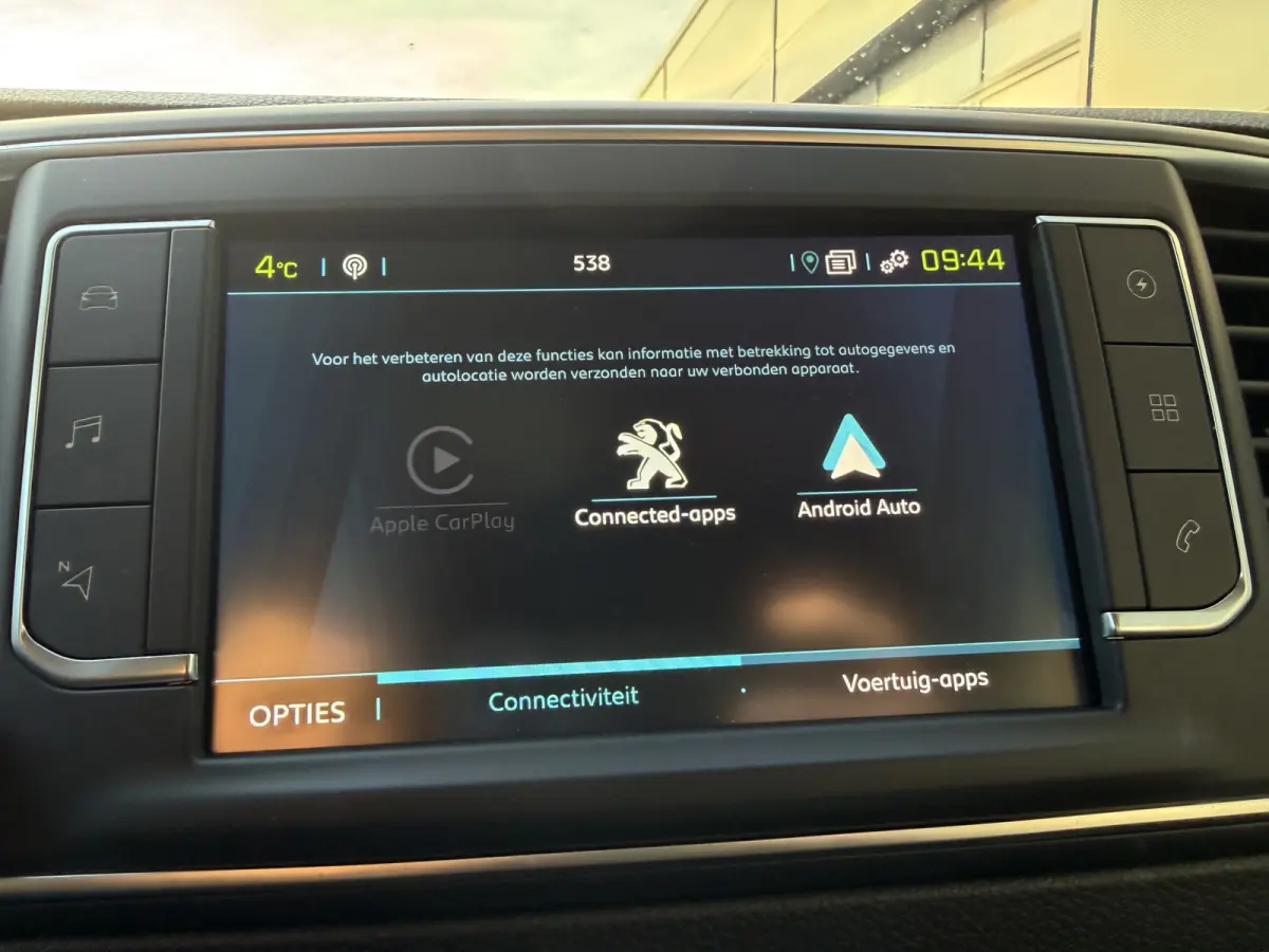 DC 75 kWh (Stoelverwarming - 2x Schuifdeuren - Keyless Entry - Laadruimte betimmering - Automatische Airco - Navigatie - Parkeersensoren V+A - Apple Carplay)