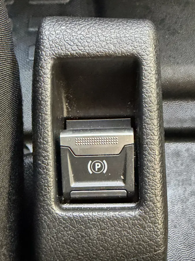 DC 75 kWh (Stoelverwarming - 2x Schuifdeuren - Keyless Entry - Laadruimte betimmering - Automatische Airco - Navigatie - Parkeersensoren V+A - Apple Carplay)