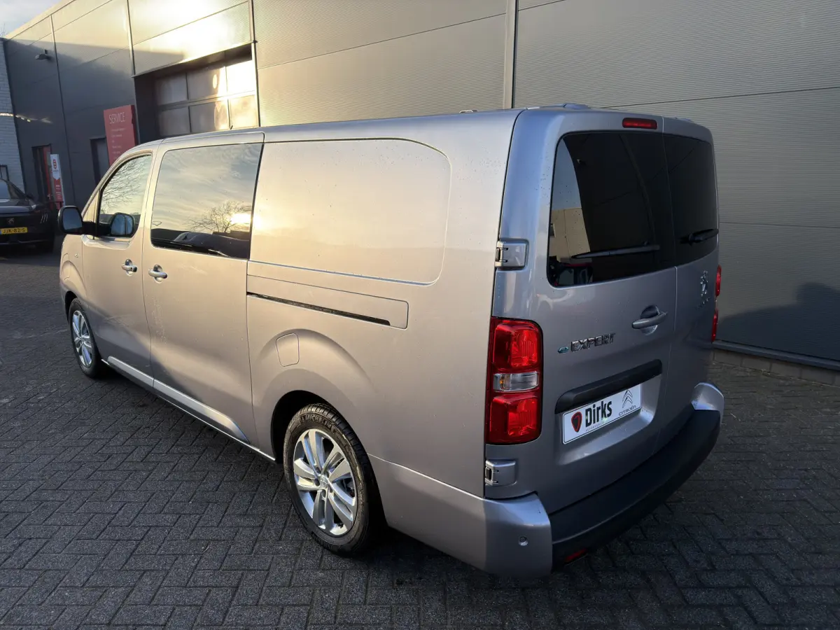 DC 75 kWh (Stoelverwarming - 2x Schuifdeuren - Keyless Entry - Laadruimte betimmering - Automatische Airco - Navigatie - Parkeersensoren V+A - Apple Carplay)