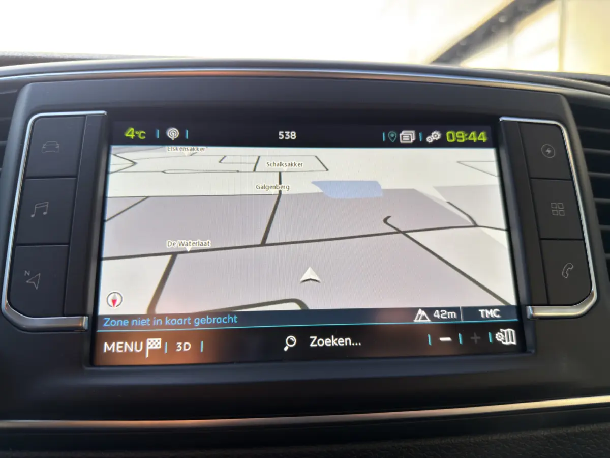 DC 75 kWh (Stoelverwarming - 2x Schuifdeuren - Keyless Entry - Laadruimte betimmering - Automatische Airco - Navigatie - Parkeersensoren V+A - Apple Carplay)