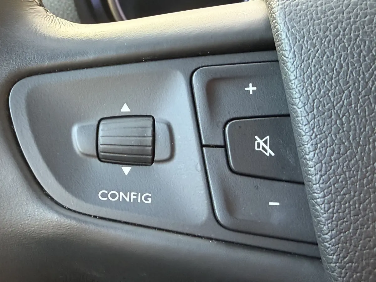 DC 75 kWh (Stoelverwarming - 2x Schuifdeuren - Keyless Entry - Laadruimte betimmering - Automatische Airco - Navigatie - Parkeersensoren V+A - Apple Carplay)