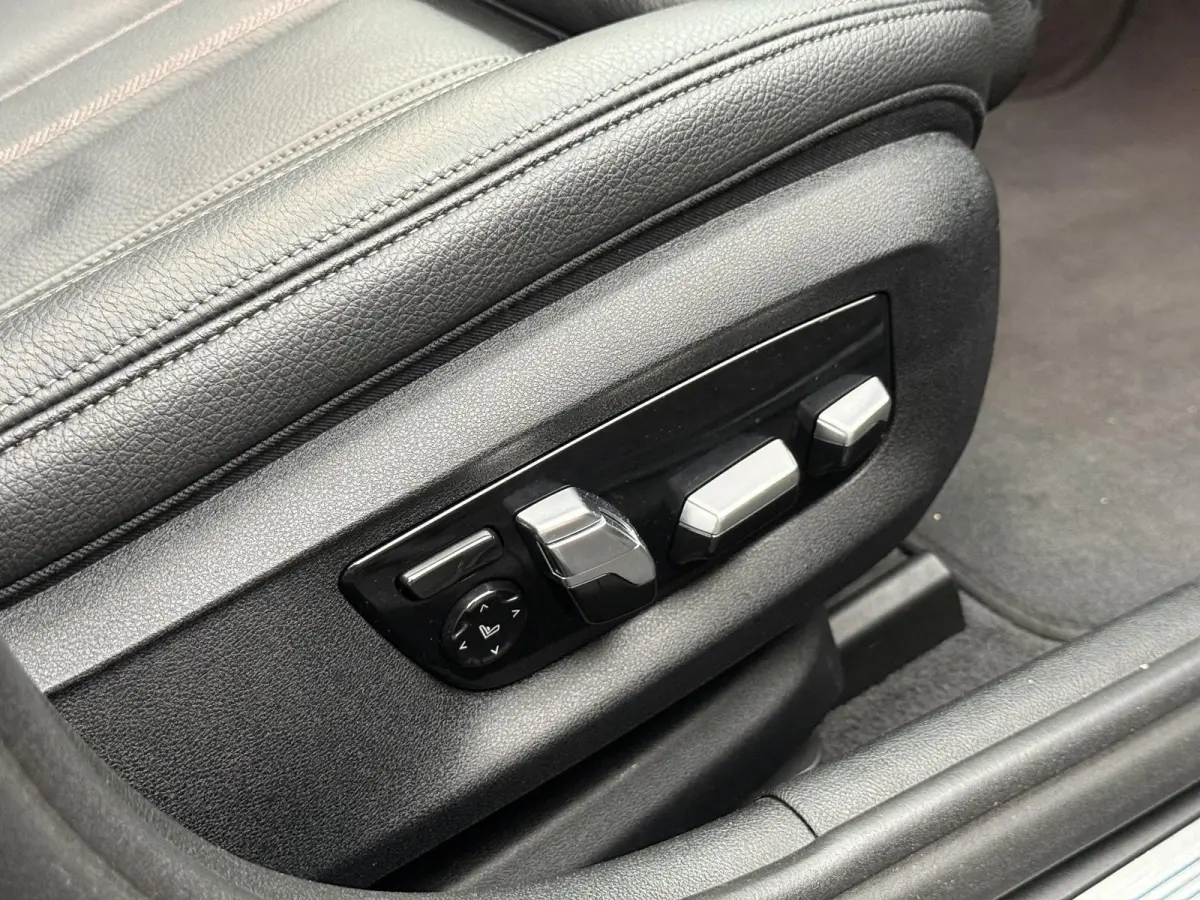530e High Executive Onderhoud tot 2-2029 of 143.000km incl.