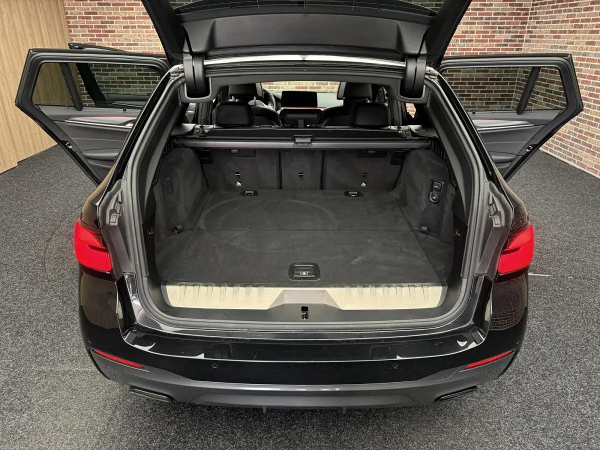 530e High Executive Onderhoud tot 2-2029 of 143.000km incl.