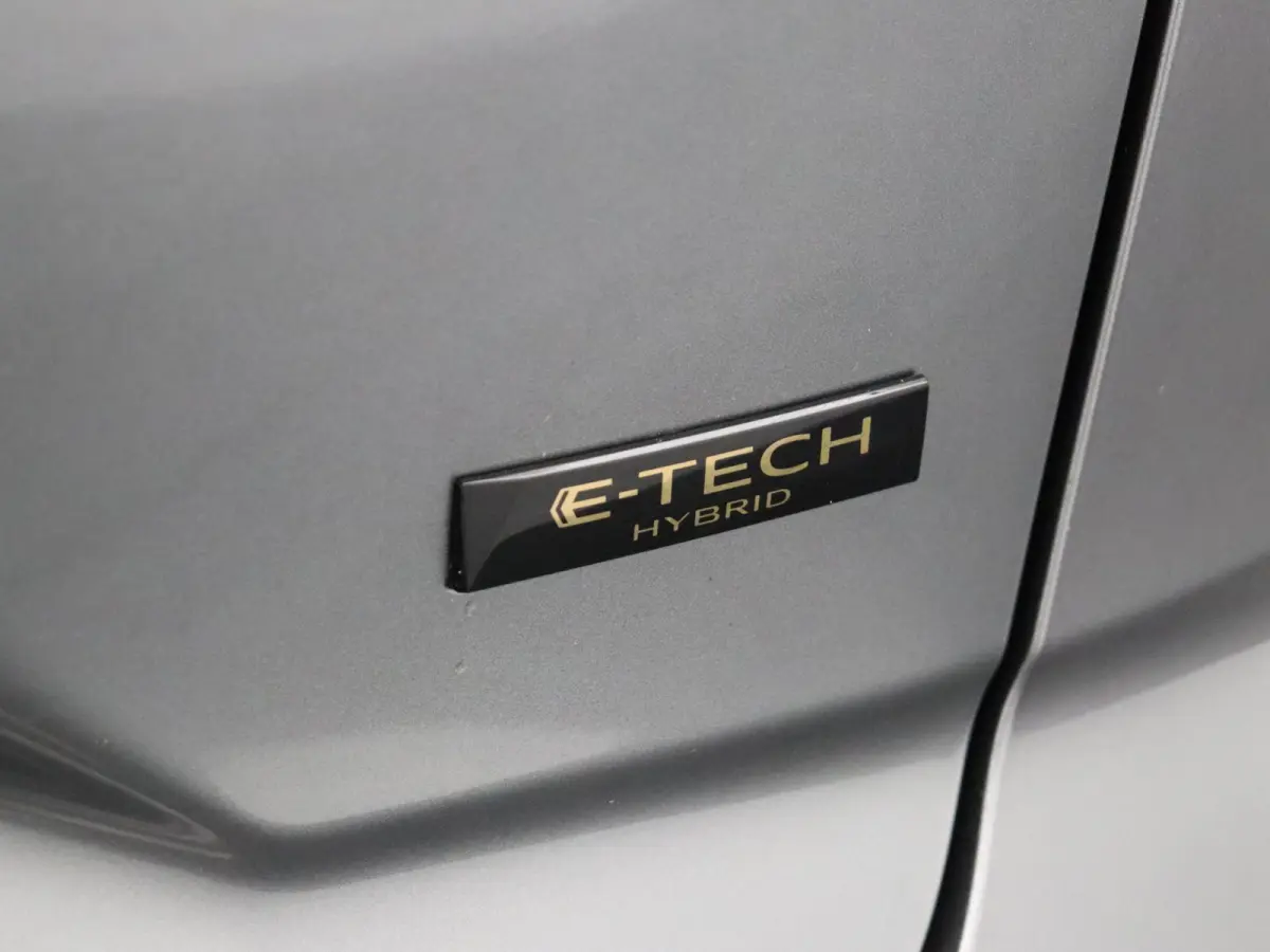 E-Tech full hybrid 200pk techno | Vijf jaar garantie | All season banden | 20" lichtmetalen velgen | Achteruitrijcamera |