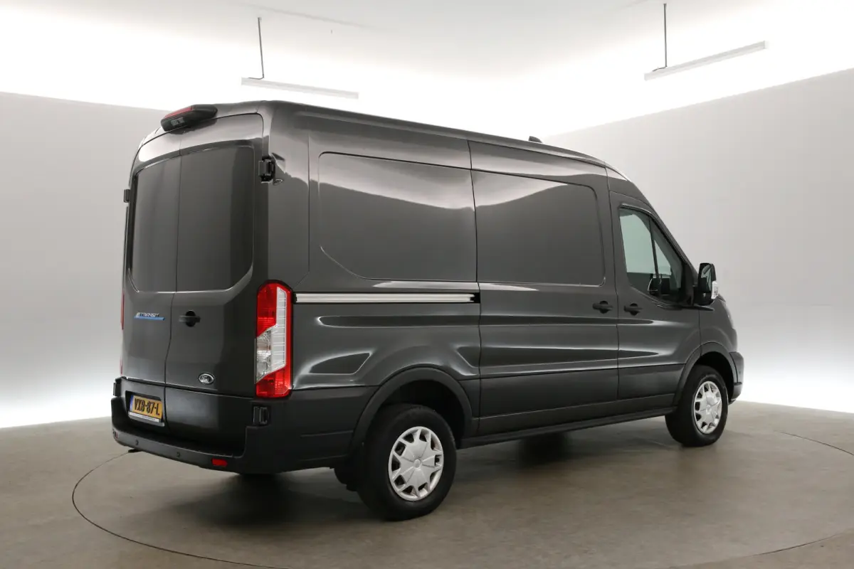 L2H2 68 kWh 184PK | Snelladen | SOH 97% | Clima | Cruise | Carplay | 3 Zits | Navi | Parkeersens.