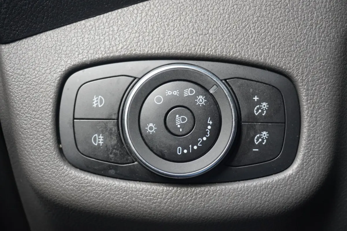 Limited 1.5 EcoBlue 120PK L2 Automaat EURO 6 - AC/Climate - Navi - Cruise - €8.900,- Excl.