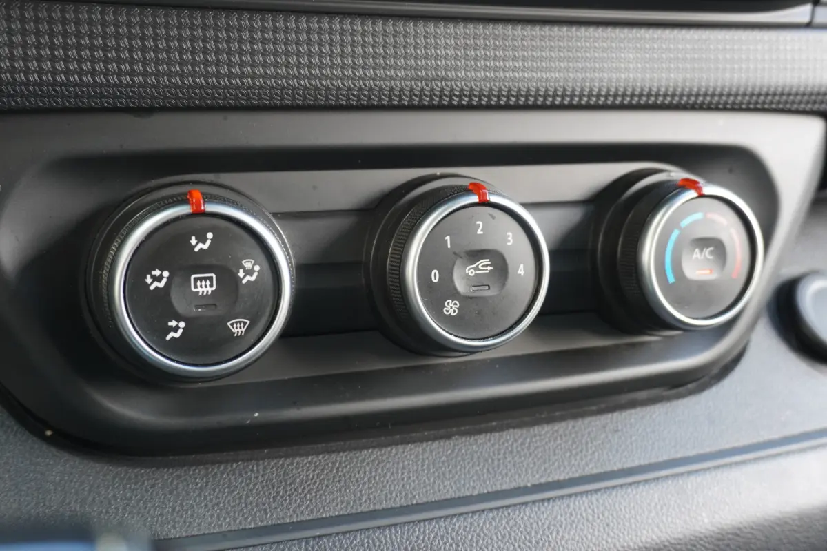 2.0 dCi 150PK Automaat EURO 6 - Airco - Navi - Cruise - €20.950,- Excl.